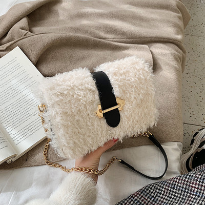 Női pehelytáska hosszú lánccal, fekete, barna, bézs és fehér színekben