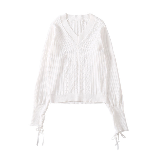 Modern női pulóver spitz nyakkivágással és megkötős ujjakkal, fehér színben