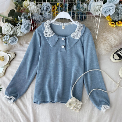 Modern női blúz csipkegallérral és gombokkal, különböző színekben