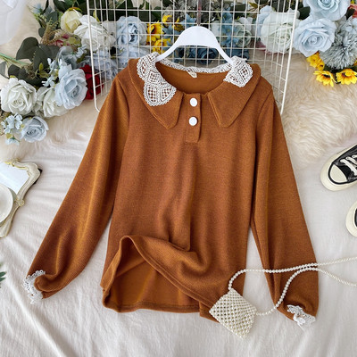 Modern női blúz csipkegallérral és gombokkal, különböző színekben