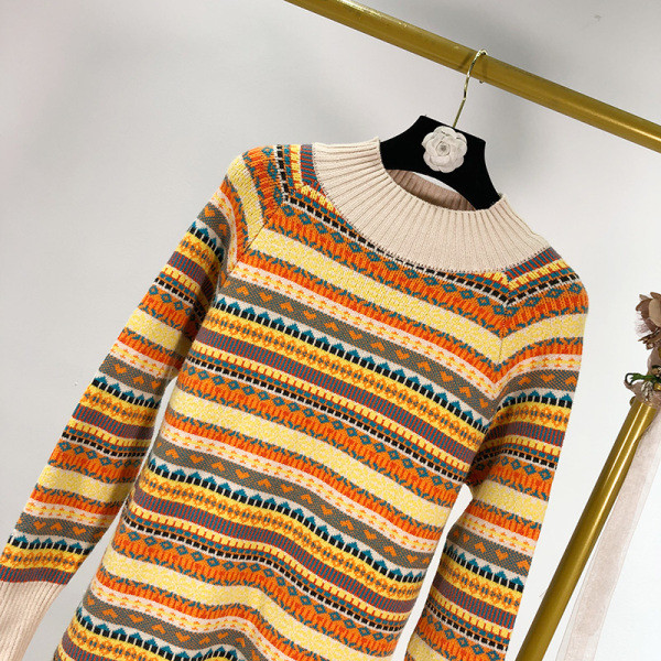 Rochie de dama tricotata subtire in dungi cu decolteu oval