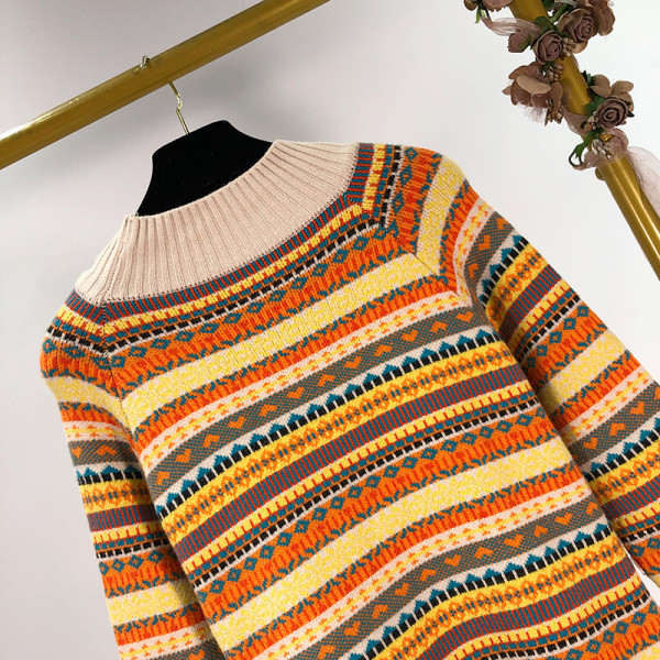 Rochie de dama tricotata subtire in dungi cu decolteu oval