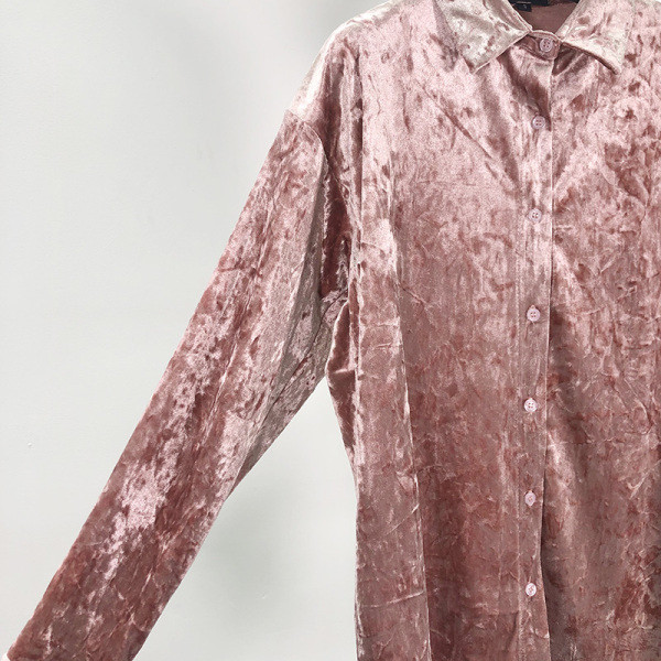 Cămașă de damă din catifea roz cu guler clasic