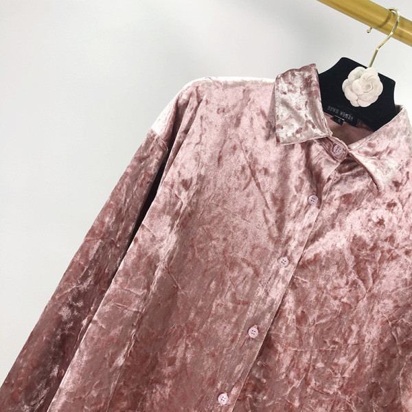 Cămașă de damă din catifea roz cu guler clasic