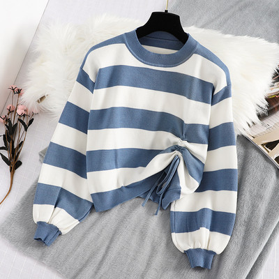 Csíkos női pulóver kerek nyakkivágással - rövid kék, fekete és rózsaszín modell