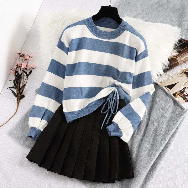 Csíkos női pulóver kerek nyakkivágással - rövid kék, fekete és rózsaszín modell