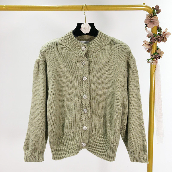 Modern női mellény gombokkal és bivalyos ujjal