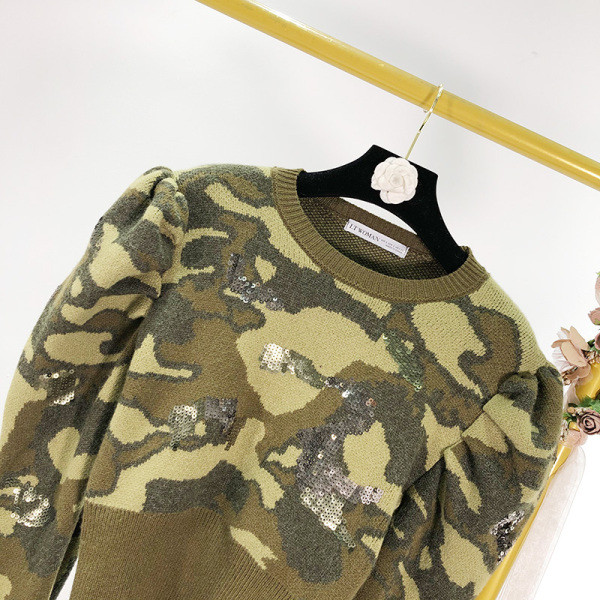 Pulover scurt de dama cu model de camuflaj si paiete