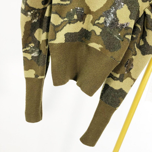 Pulover scurt de dama cu model de camuflaj si paiete