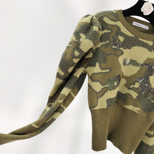 Pulover scurt de dama cu model de camuflaj si paiete