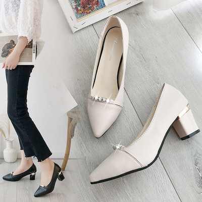 Дамски  ежедневни обувки с дебел ток в черен и бял цвят от еко кожа 
