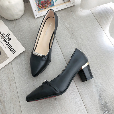 Női alkalmi cipő vastag sarkú fekete-fehér műbőrből