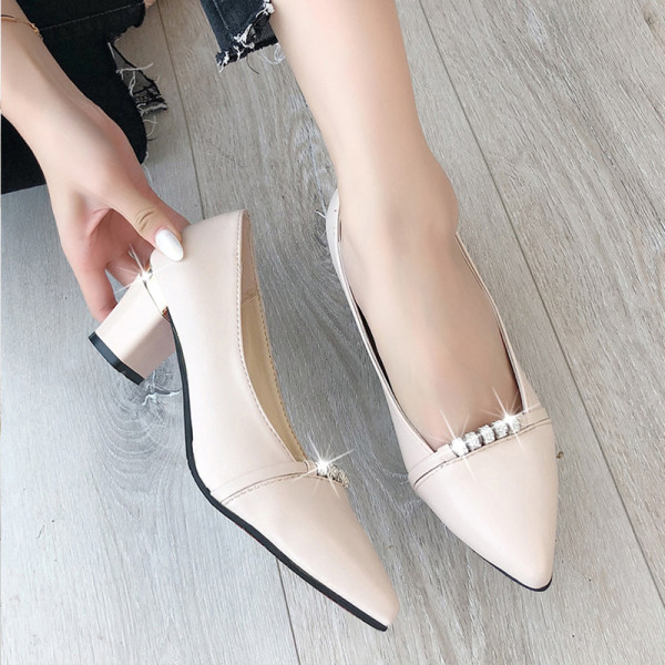 Női alkalmi cipő vastag sarkú fekete-fehér műbőrből