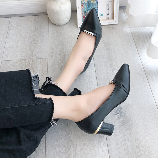 Női alkalmi cipő vastag sarkú fekete-fehér műbőrből