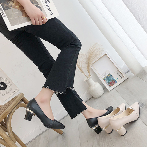 Női alkalmi cipő vastag sarkú fekete-fehér műbőrből