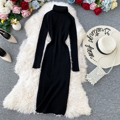 Alkalmi női kötött ruha térd feletti hosszúsággal és magas pólógallérral