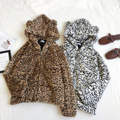 Női pulóver fehér és barna színben, leopárd mintával és cipzárral