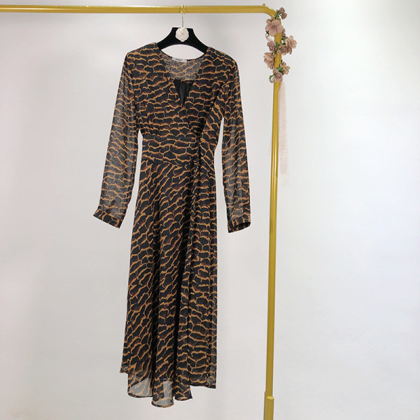 Női sifon ruha állatmintás, spitz nyakkivágással