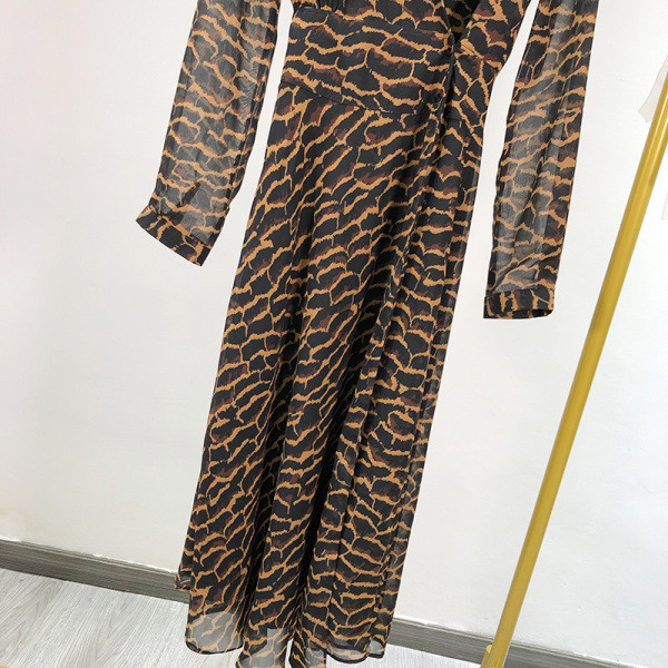 Női sifon ruha állatmintás, spitz nyakkivágással