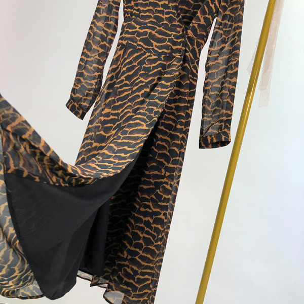 Női sifon ruha állatmintás, spitz nyakkivágással