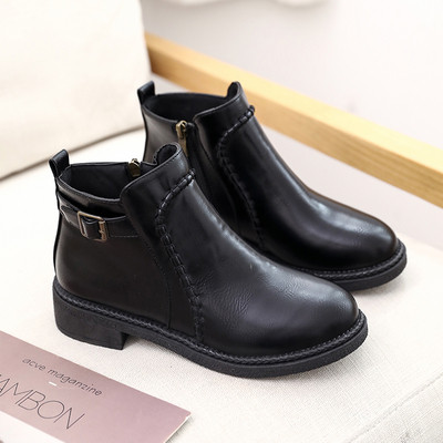 Női bőrcsizma cipzárral, lapos talpú hegyes modell fekete és barna színben