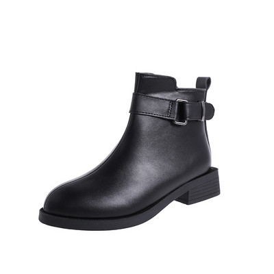 Modern női csizma eko bőrből, csattal fekete színben