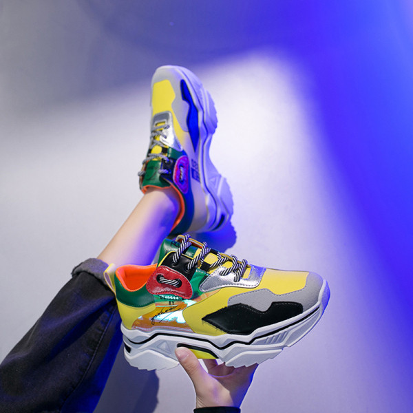 Sportos-alkalmi női tornacipő magas durva talppal - többféle színben