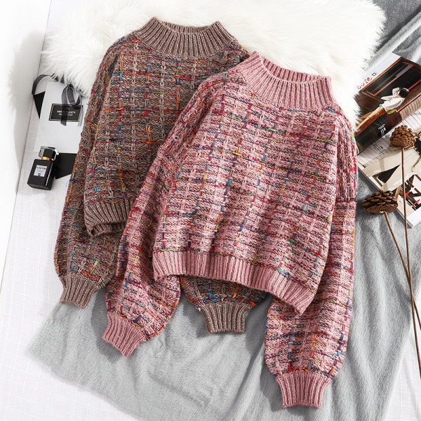 Női kockás pulóver pólógallérral, fekete, bézs, rózsaszín és szürke színben