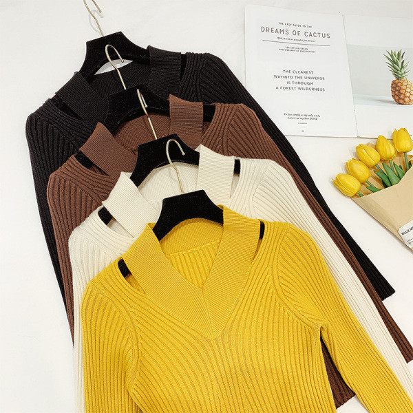 Női pulóver vékony kötésből és spitz nyakkivágással sárga, fehér, barna és fekete színekben