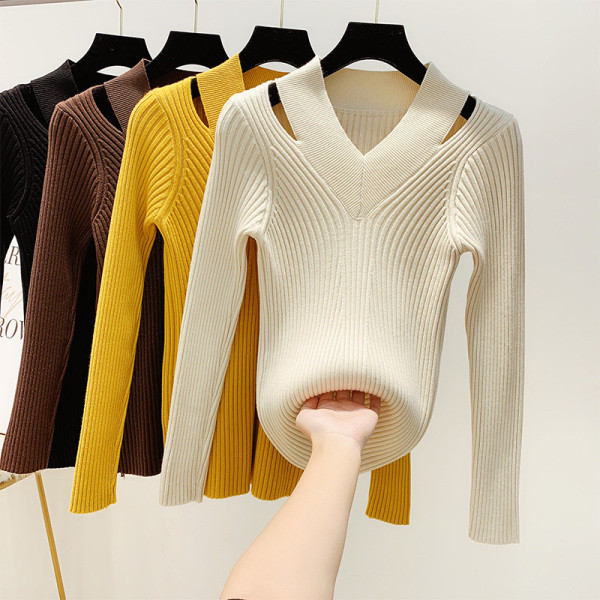 Női pulóver vékony kötésből és spitz nyakkivágással sárga, fehér, barna és fekete színekben