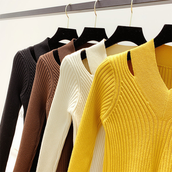 Női pulóver vékony kötésből és spitz nyakkivágással sárga, fehér, barna és fekete színekben