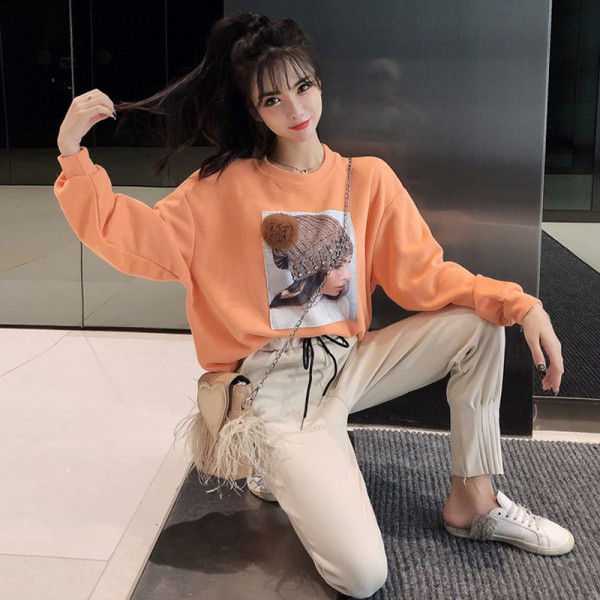 Bluză casual de damă de toamnă cu aplicație colorată cu decolteu rotund