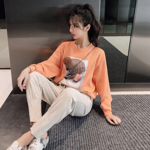 Bluză casual de damă de toamnă cu aplicație colorată cu decolteu rotund