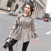 Hosszú szabású ing övvel és gombokkal