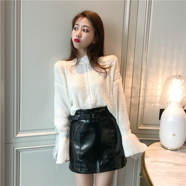 Rövid ökobőr szoknya kék és fekete övvel