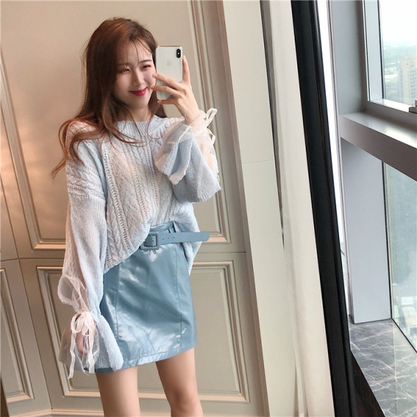 Rövid ökobőr szoknya kék és fekete övvel