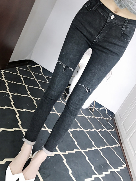 Blugi de damă cu motive rupte de culoare închisă