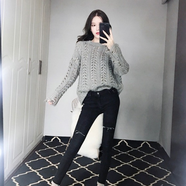 Blugi de damă cu motive rupte de culoare închisă