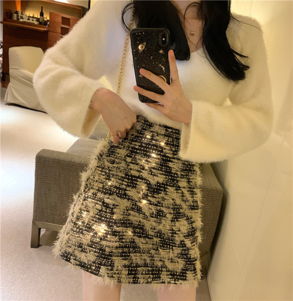 Rövid őszi-téli szoknya magas derékkal, bézs és fekete színben