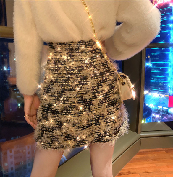 Rövid őszi-téli szoknya magas derékkal, bézs és fekete színben