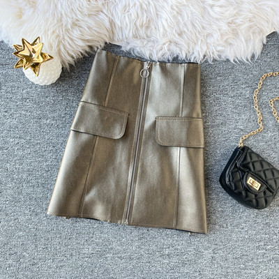 Fusta eleganta din piele de dama cu talie inalta si fermoar in negru si auriu