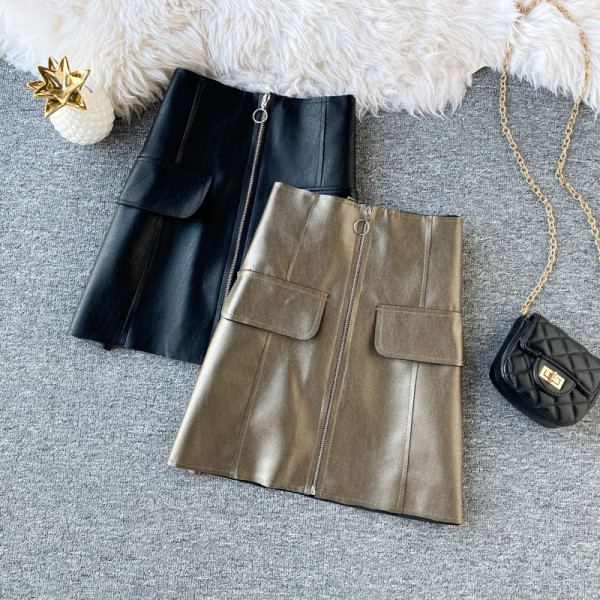 Fusta eleganta din piele de dama cu talie inalta si fermoar in negru si auriu