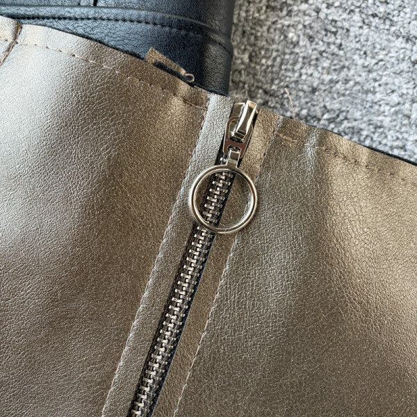 Fusta eleganta din piele de dama cu talie inalta si fermoar in negru si auriu