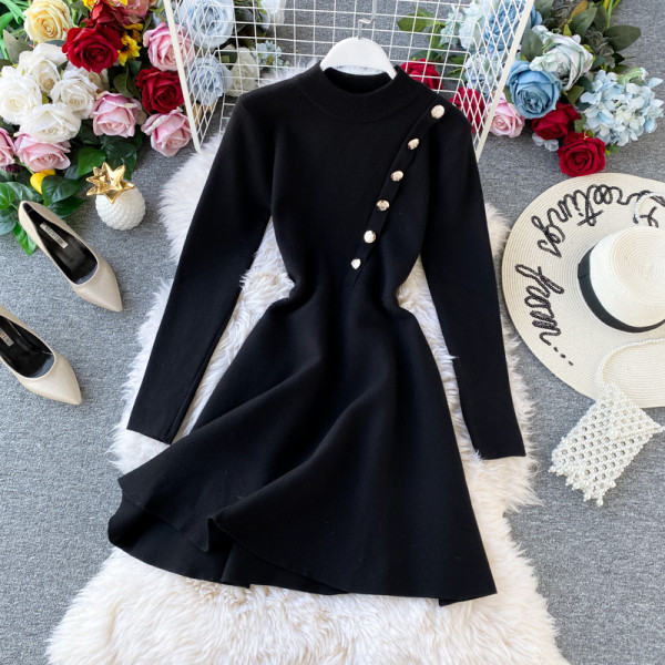 Kötött női ruha gombokkal és hosszú ujjú fekete és bordó színben