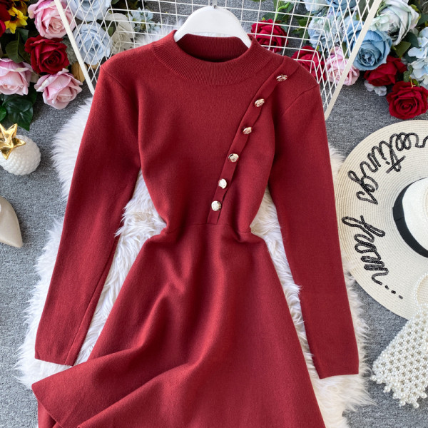 Kötött női ruha gombokkal és hosszú ujjú fekete és bordó színben