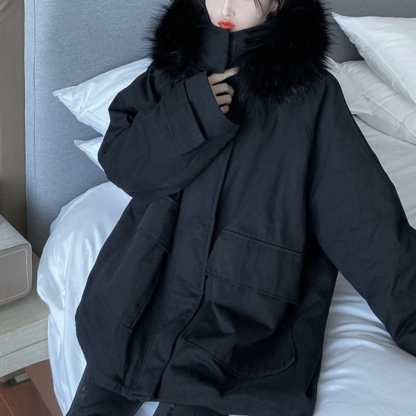 Geaca de iarna lata cu guler de blana artificiala de culoare neagra
