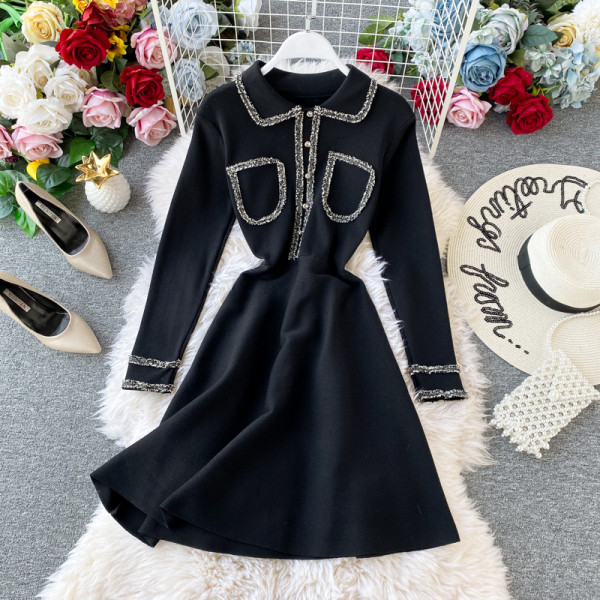 Rochie de dama tricotata cu guler si buzunare in negru