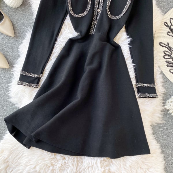 Rochie de dama tricotata cu guler si buzunare in negru