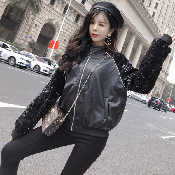 Női kabát flitterekkel az ujjakon eko bőrből, fekete színben