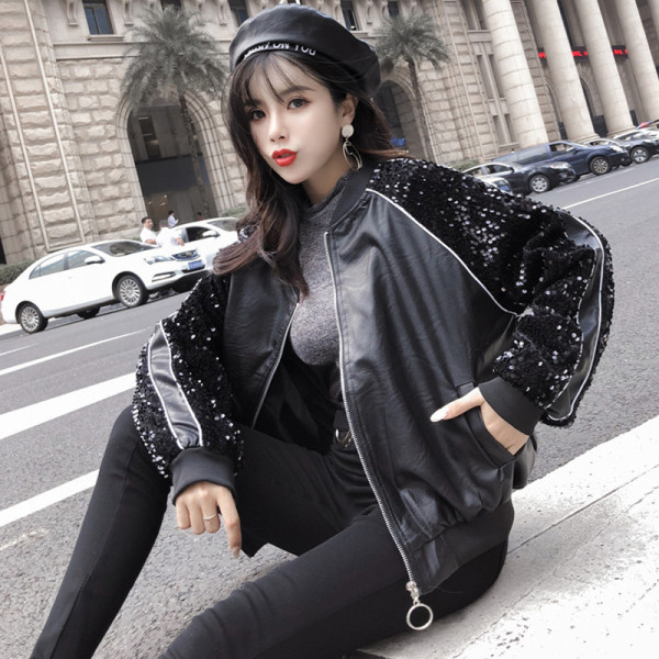 Női kabát flitterekkel az ujjakon eko bőrből, fekete színben